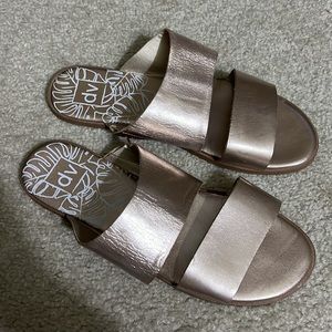 Women’s DV rose gold slide sandals size 10